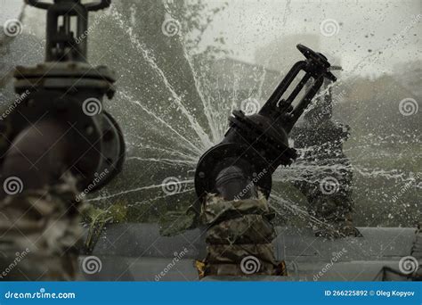 Exploding Pipe 的图像结果