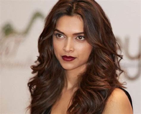 7 Lipshades Worn By Mira Rajput, Bipasha Basu, Priyanka Chopra, Every ...