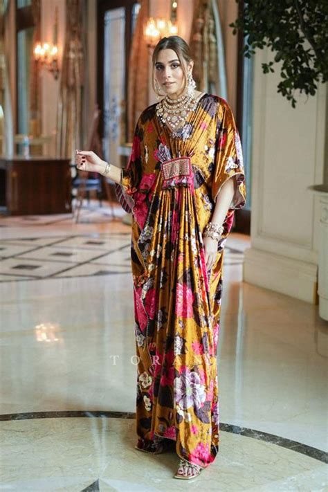 Sumiyya In Our Aftaabi Baruni Makhmal Kaftan – Torani India