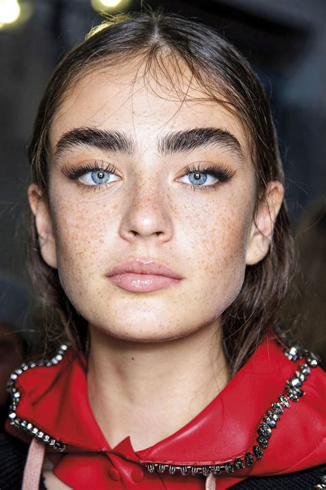 ¿Cómo se llama el diseño de cejas?