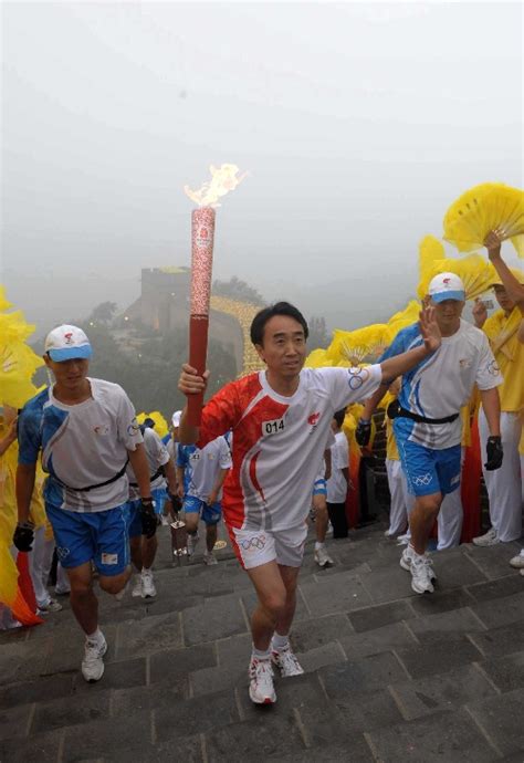 图文：奥运圣火在北京传递 火炬手赵锋-搜狐2008奥运