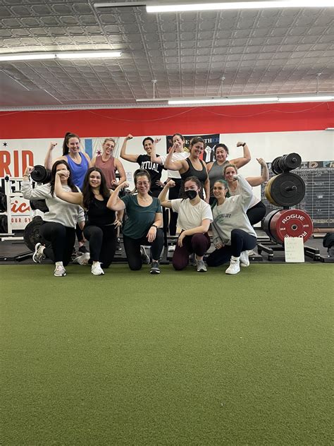 How To Do Hip Thrusts At Home - Ladies Who Lift