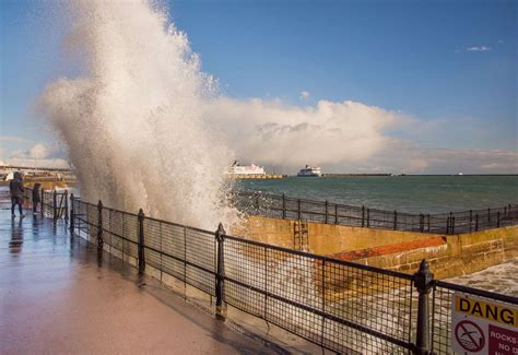 Weather warning in force for strong winds across Kent