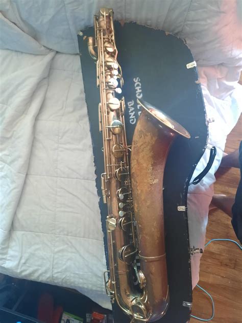 What model of bari sax is this? : r/saxophone