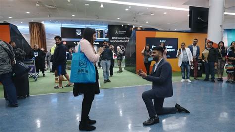 Man proposed his girlfriend on auckland airport in filmy style, video ...
