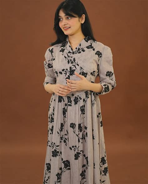 Anarkali Suits & Ethnic Dresses for Women — Vastramaniaa – VASTRAMANIAA