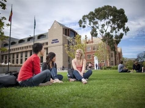 澳洲留学：2012澳洲本科申请条件