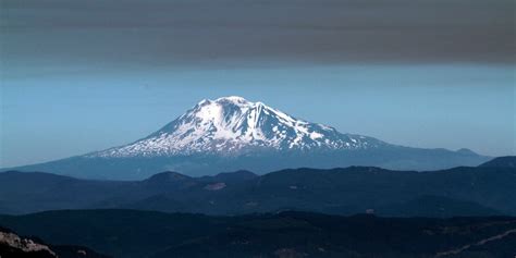 Scientists deploy new sensors at largest active volcano in Washington ...
