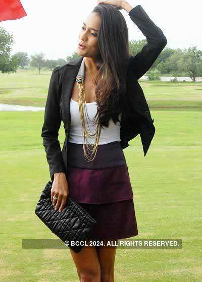 'Aisha' cast @ Golf Club Photogallery - ETimes