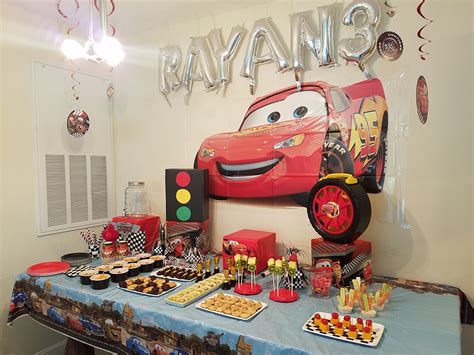 lightning McQueen birthday party | Lightning mcqueen party, Cars ...