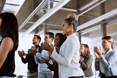 Business People Clapping 的图像结果