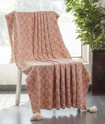 5 Types of Throws to transform your Spring Home Décor – Pluchi Online