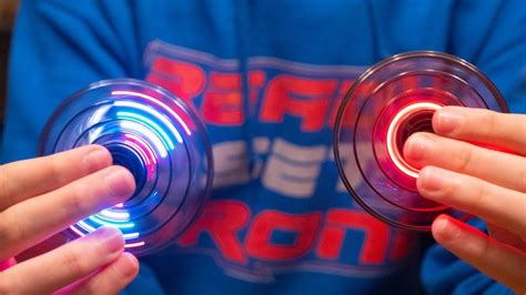 Инновационная игрушка! Летающая тарелка BauTech Дрон ручной Flynova UFO ...
