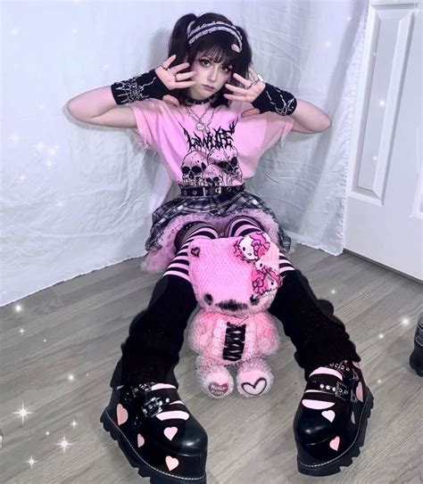 Pastel Goth Outfits Aesthetic at Robbin Wood blog