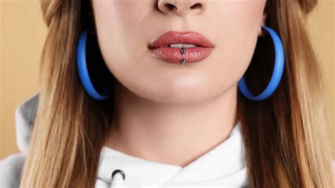 Labret Piercing Experience 的图像结果