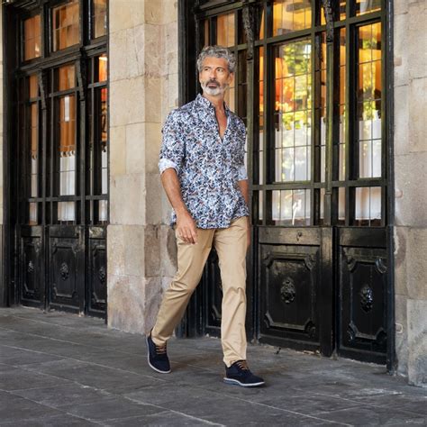 Untucked Shirts: When to Wear Them and How to Pull It Off