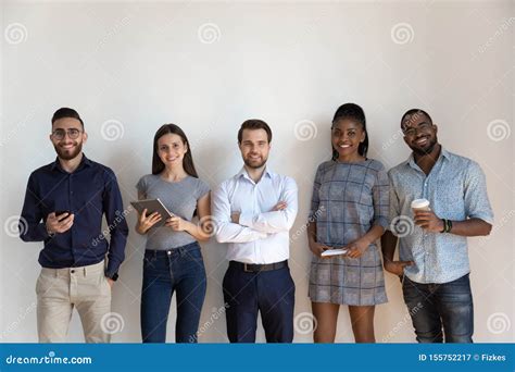 People Standing in a Row 的图像结果