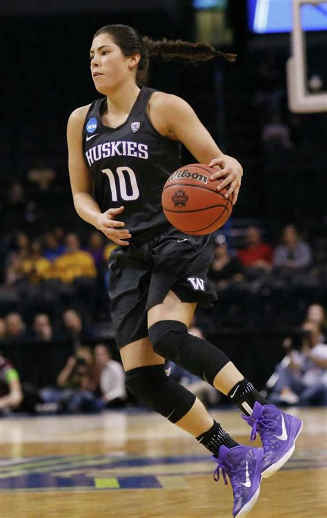 Stars' No. 1 pick Kelsey Plum shows off cannon arm at Spurs game