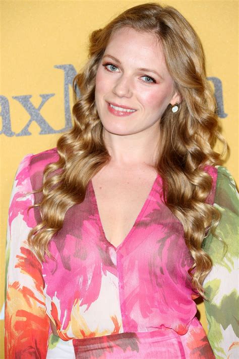 Emma Bell – HawtCelebs