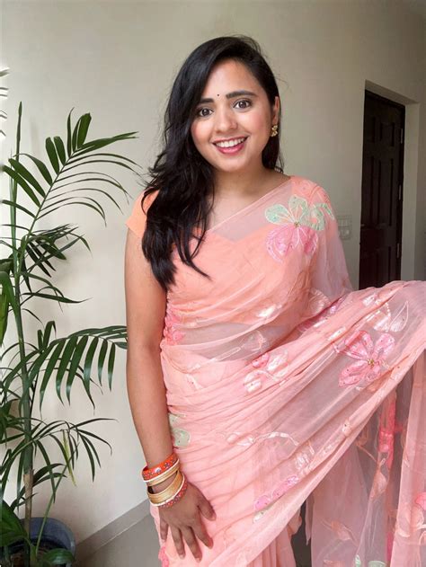 'Mrunal'- Pearl-painted with aari work – Anorah