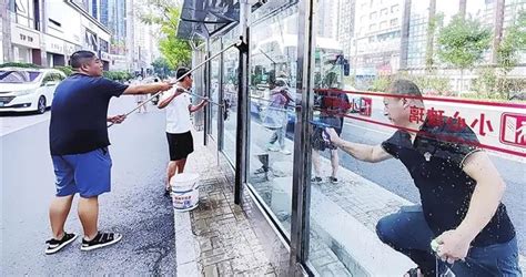 太原：清洗公交站台 擦亮城市窗口|志愿者|公交|太原市_新浪新闻