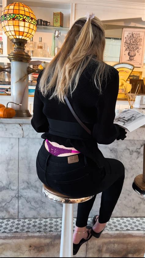 Whale tail and some booty cheeks : r/WhaleTails