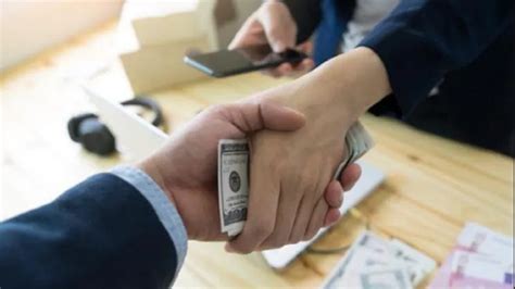 Gujarat: Sarpanch, husband held for accepting bribe, demanding iPhones ...