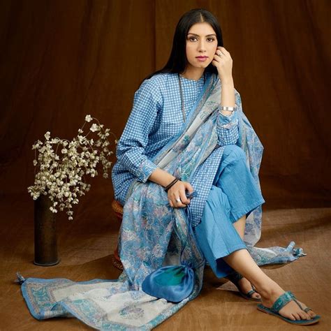 Buy women kurtas, suits sets, fashion accessories online at The Loom