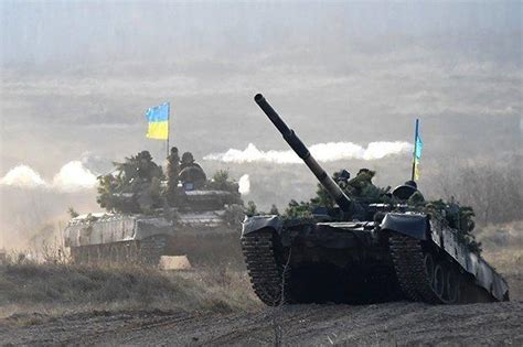 俄罗斯数百坦克聚集乌克兰边境附近 卫星图像曝光(图)_国际新闻_环球网