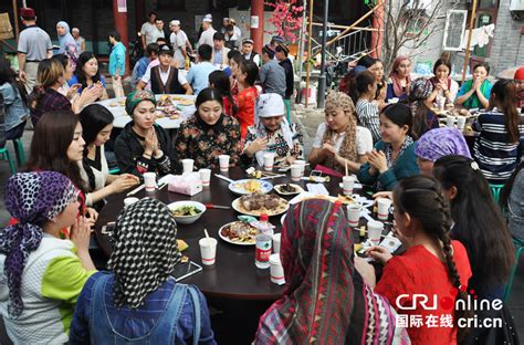 在京哈萨克族大学生欢聚庆祝古尔邦节(组图)|大学生|清真寺|哈萨克族_新浪新闻