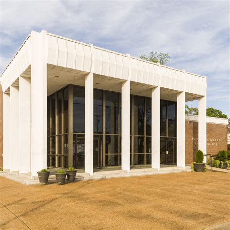 Panola County Courthouse (Batesville, Mississippi) | Stock Photos