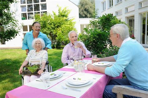 How to Choose the Right Senior Living Community for a Loved One