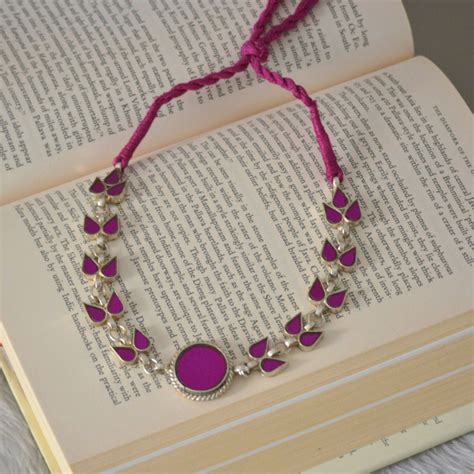 Avira Glass Choker Necklace Raani Pink – Kreative Curio