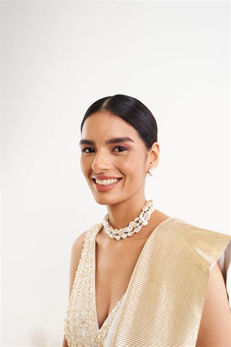 Eurumme - Pearly White Studs - Elahe