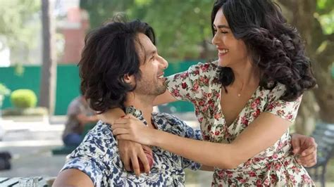 Why Did Shahid Kapoor Intimidate Mrunal Thakur On The Sets Of Jersey?