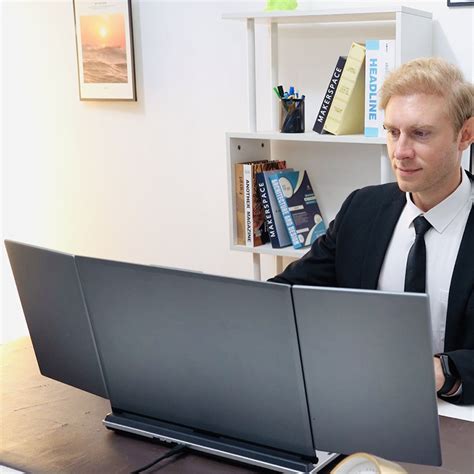 Triple Screen Laptop 的图像结果