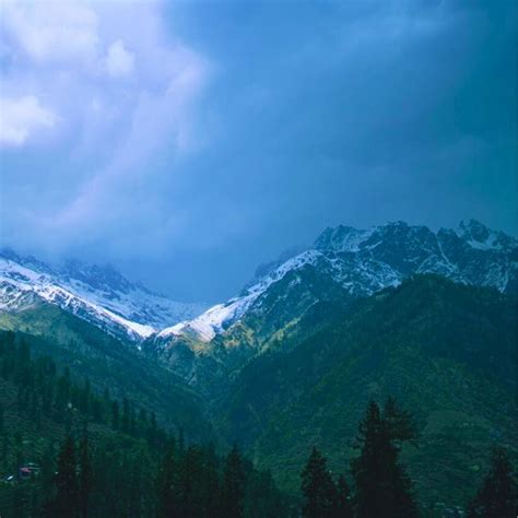 You Won't Be Able To Guess Why The Flying Kiss Ride In China Is Breaki