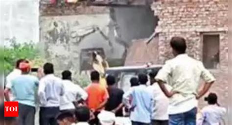 UP: Moradabad SDM who sent bulldozers to raze trader's home suspended ...