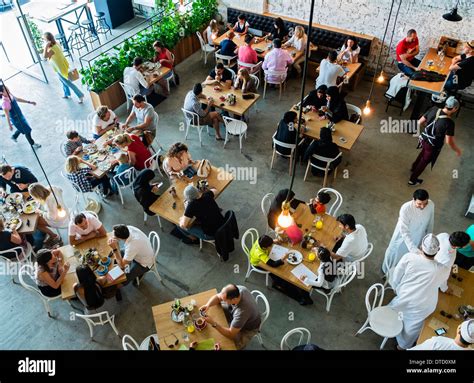 Busy Restaurant 的图像结果