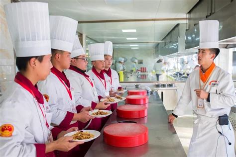 你或许想知道，与学习其他技术相比，厨师的优势在哪里？_沈阳新东方烹饪学校