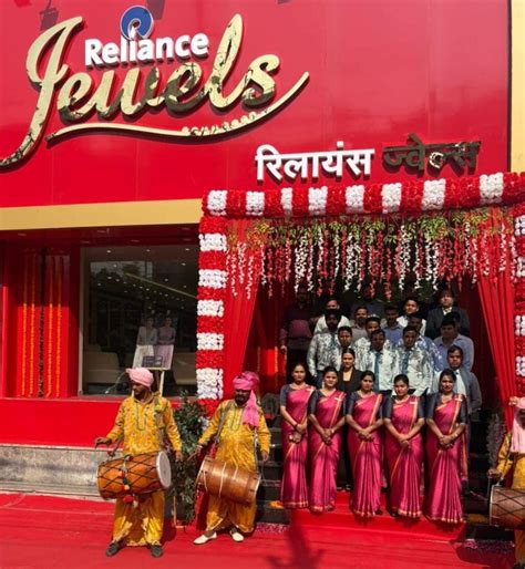 Reliance Jewels opens New Delhi showroom at Tilak Nagar