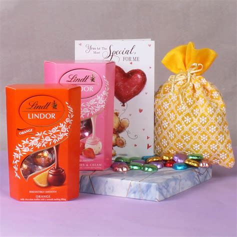Lindt Lindor Heart Shape Valentine Chocolate Gift Hamper – Chocolate ...