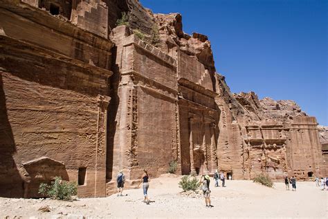 A Tourist Guide for Visiting Petra - Zigzag Around the World
