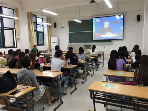 【教学质量月】学校举行2017年优秀主讲教师公开示范课