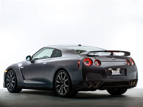 NISSAN GT-R (R35) - Facelift Specs, Performance & Photos - 2011, 2012, 2013, 2014, 2015, 2016 ...