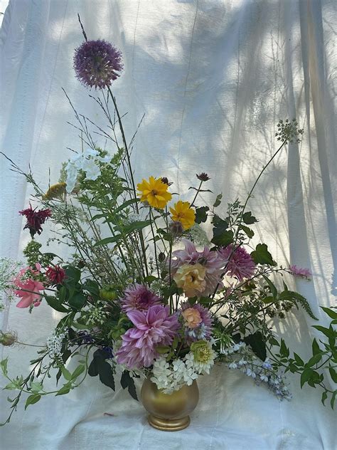 The warmth of Summer. A flower arranging workshop on Salt Spring Island ...