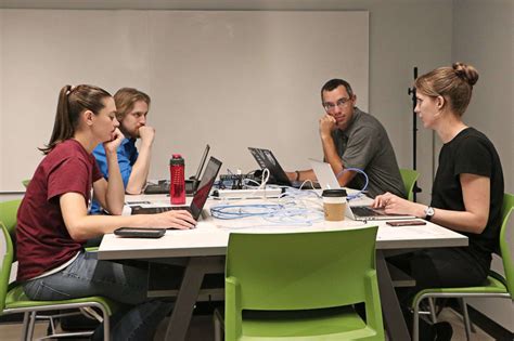 Information Technology People 的图像结果