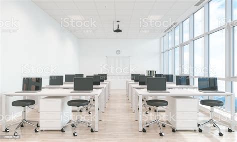 Empty Computer Room 的图像结果