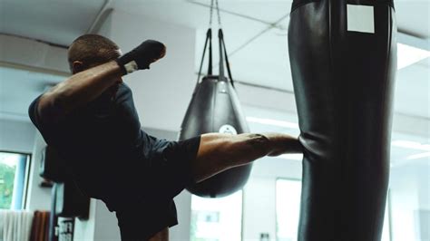 PUNCHING BAG WORKOUT BENEFITS: 18 REASONS TO DO HEAVY-BAG TRAINING ...