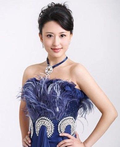 2013年，毕福剑看到34岁的同事张蕾还单身，于是就给她介绍了50岁身家百亿的富豪王吉财，很快两人就闪婚了。_腾讯新闻